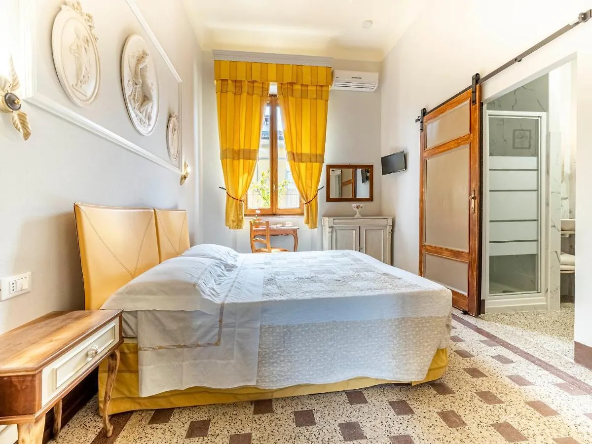 Dimora Altemura Lucca Guest house