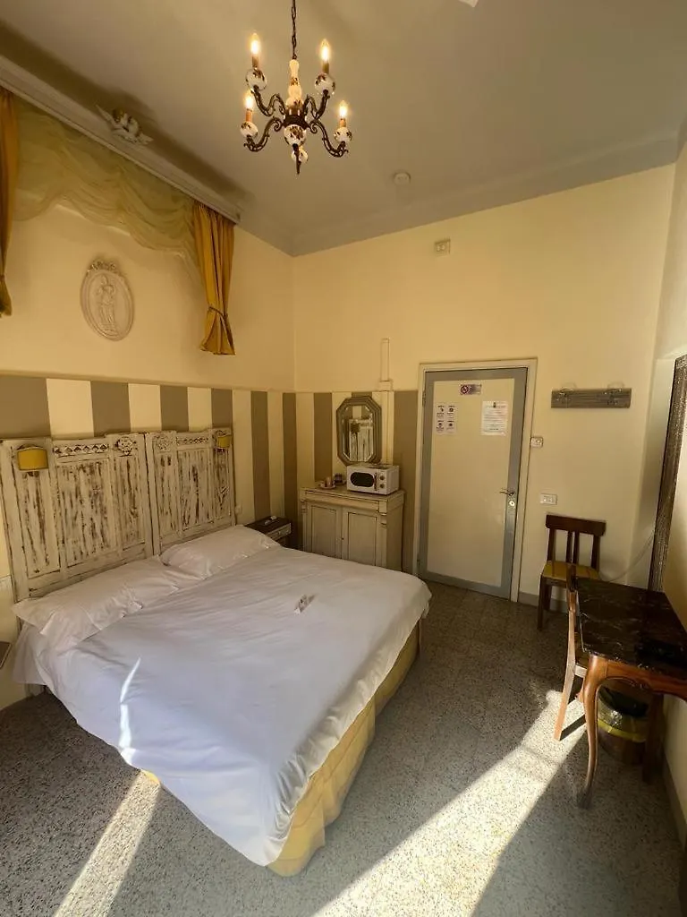 Dimora Altemura Lucca Guest house